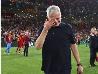 Roma, Mourinho in lacrime: “Abbiamo scritto la storia, voglio restare qui”￼