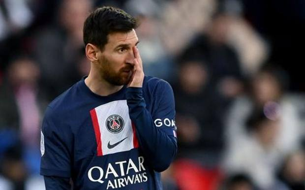 Gli attacchi della stampa, le minacce ultrà, le critiche dei compagni: Messi-Psg, caos totale