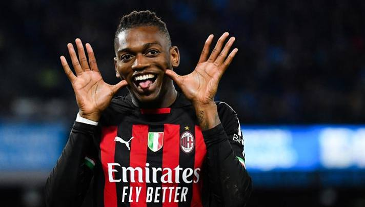 Il Milan blinda Leao fino al 2028, è ufficiale: “Rinnovo per vincere, sono molto felice”