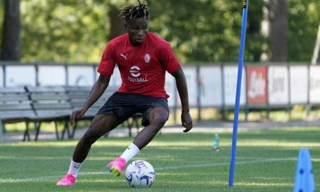 Milan, Chukwueze si presenta: “Qui grazie a una telefonata di Pioli. E Leao balla con me”