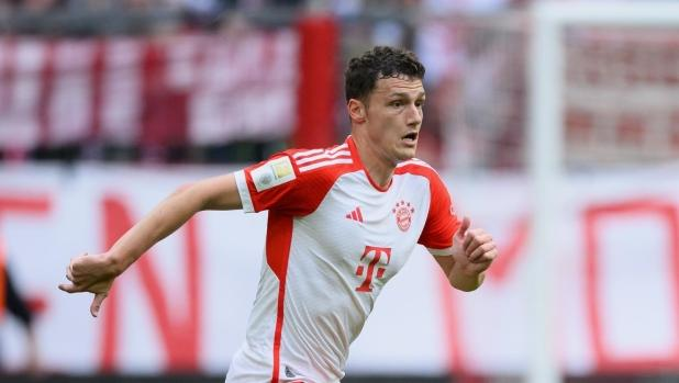 Pavard non si allena con il Bayern Monaco: corsa contro il tempo per averlo a Cagliari