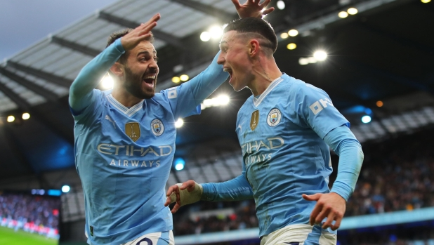 Doppietta di Foden e rimonta City: 3-1 allo United e -1 dal Liverpool