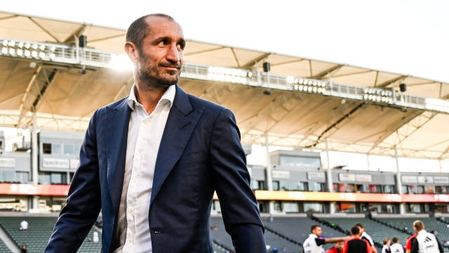 Juve, l’assemblea approva il bilancio: -199 milioni. Applausi per il “debuttante” Chiellini