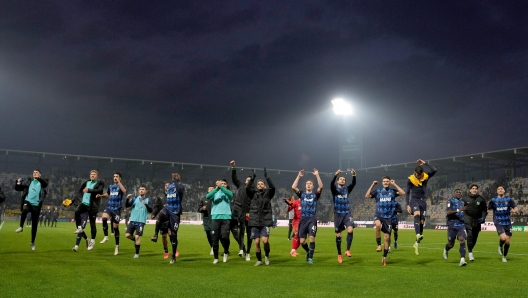 Grosso risponde al Pisa: colpo a Frosinone, Sassuolo sempre primo. Pari tra Samp e Spezia