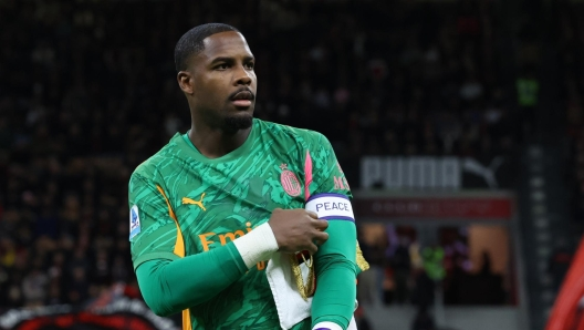 Juve su Maignan: così Comolli può convincere il portierone del Milan. E c’è un piano anche per Celik