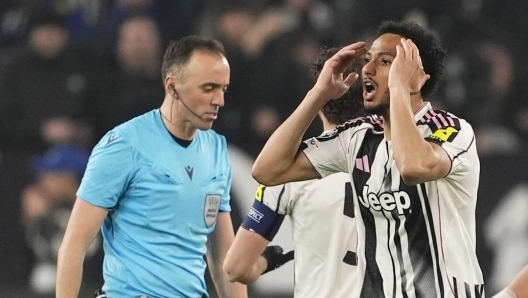 Il fallo di Kelly era da rosso? Ecco perché è intervenuto il Var nell’episodio chiave di Juve-Gala