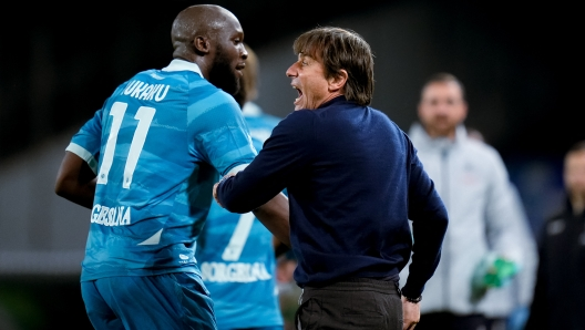 Napoli-Lukaku, il futuro è adesso. Torna in città, si allena in gruppo e vede Conte: ore decisive