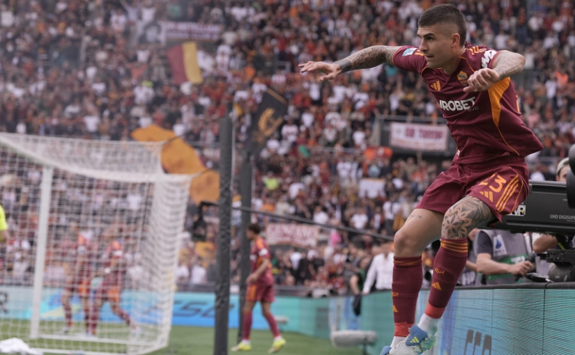 Roma in estasi: vince il derby con una doppietta di Mancini ed è a un passo dall’accesso in Champions