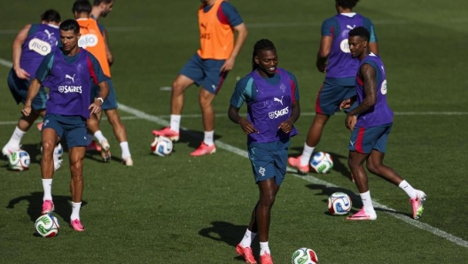 Leao: “Pubalgia e fuori posizione, stagione logorante. Premier o Liga mi valorizzerebbero di più”
